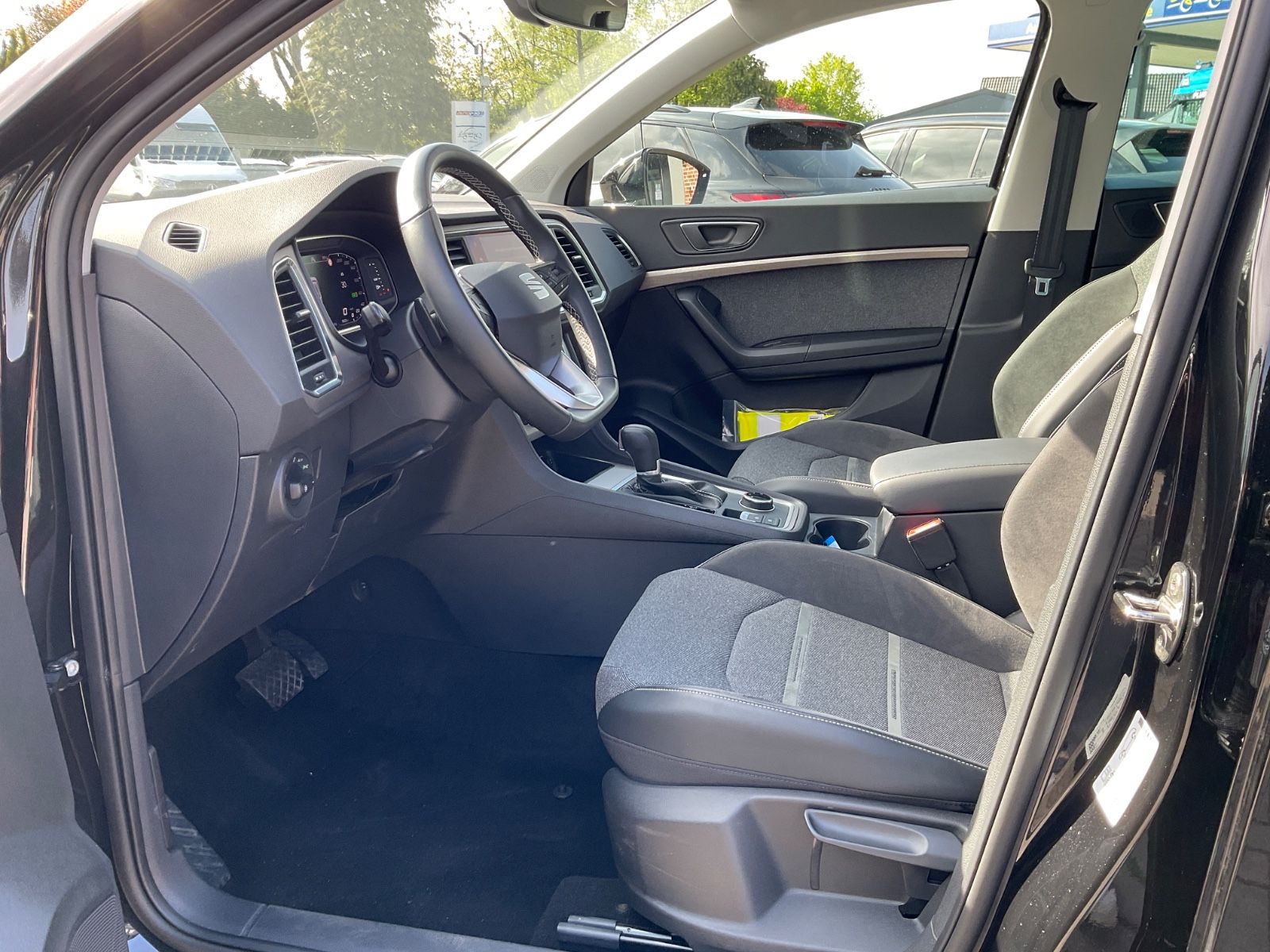 Fahrzeugabbildung SEAT Ateca 1.5 TSI Xperience DSG,LED,Kamera,Navi,GJR