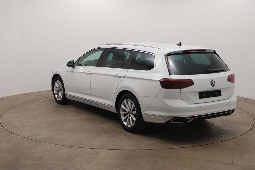 Volkswagen Passat Variant Elegance 2.0 TDI SCR AHK*PDC*RFK