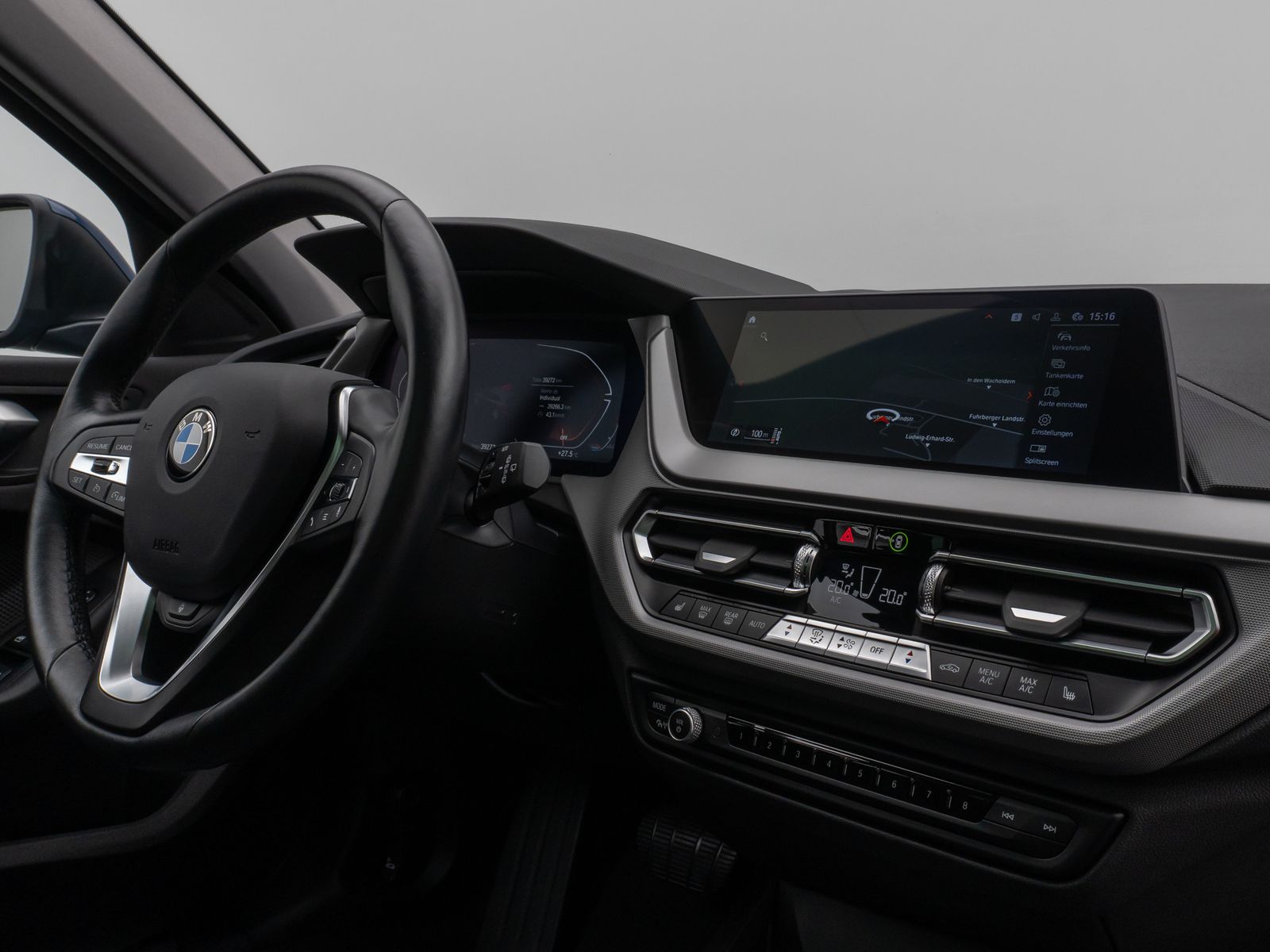 Fahrzeugabbildung BMW 118i Panorama DAB CockPitPro Lenkrhzg PDC LED