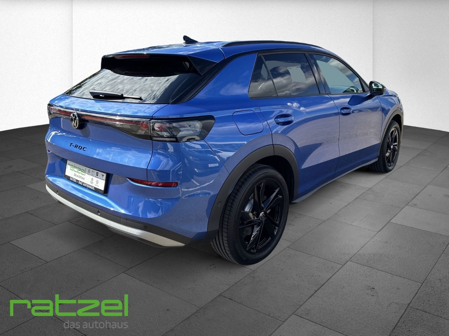 Fahrzeugabbildung Volkswagen T-Roc Style 1.5l eTSI DSG AHK+NAVI+IQ-Light