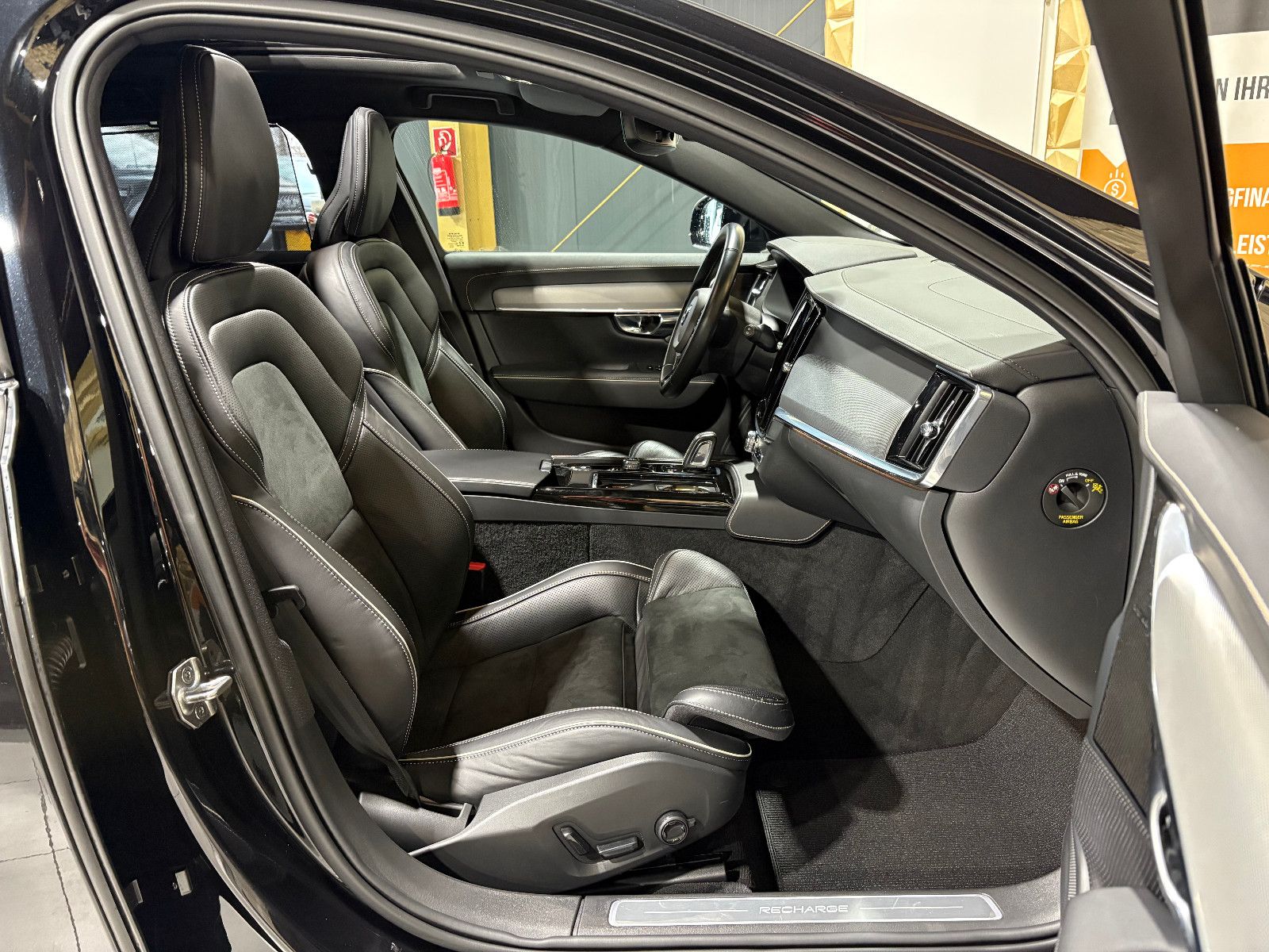 Fahrzeugabbildung Volvo V90 Kombi R Design Recharge Plug-In Hybrid AWD/