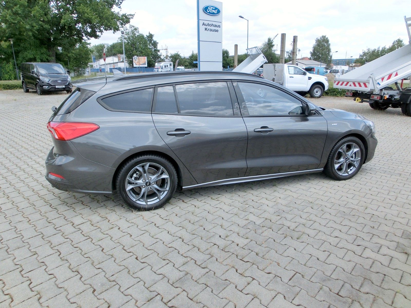 Fahrzeugabbildung Ford Focus Turnier ST-Line *LED*Navi*Key-Free*