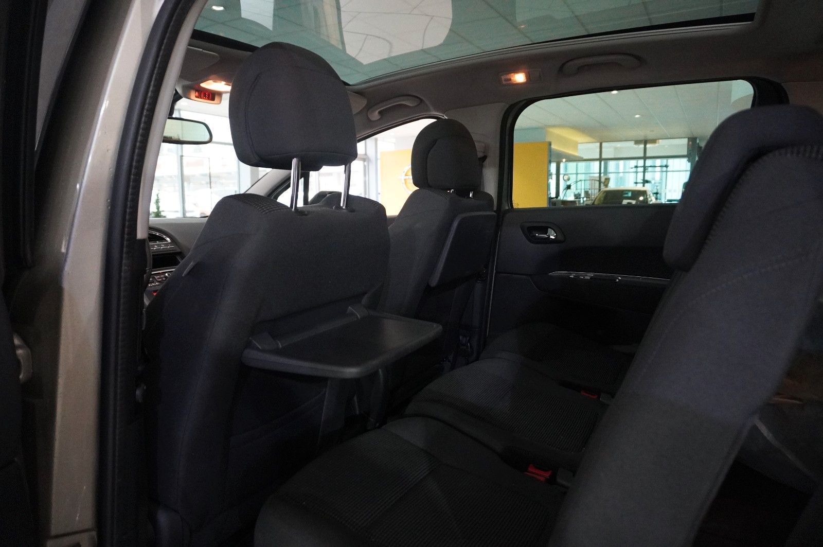 Fahrzeugabbildung Peugeot 5008 1.2T STYLE NAVI/LED/KAMERA/SHZ/PANO./AHK