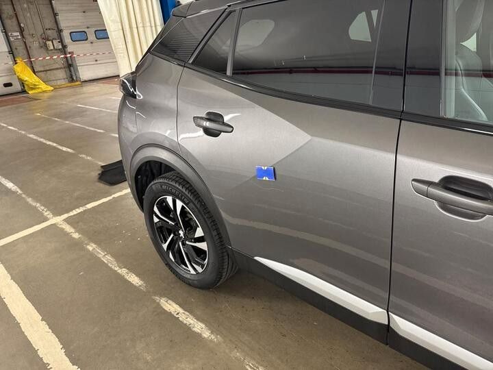 Fahrzeugabbildung Peugeot 2008 GT 1.2PURETECH NAVI KAMERA PDC ACC 1.HAND