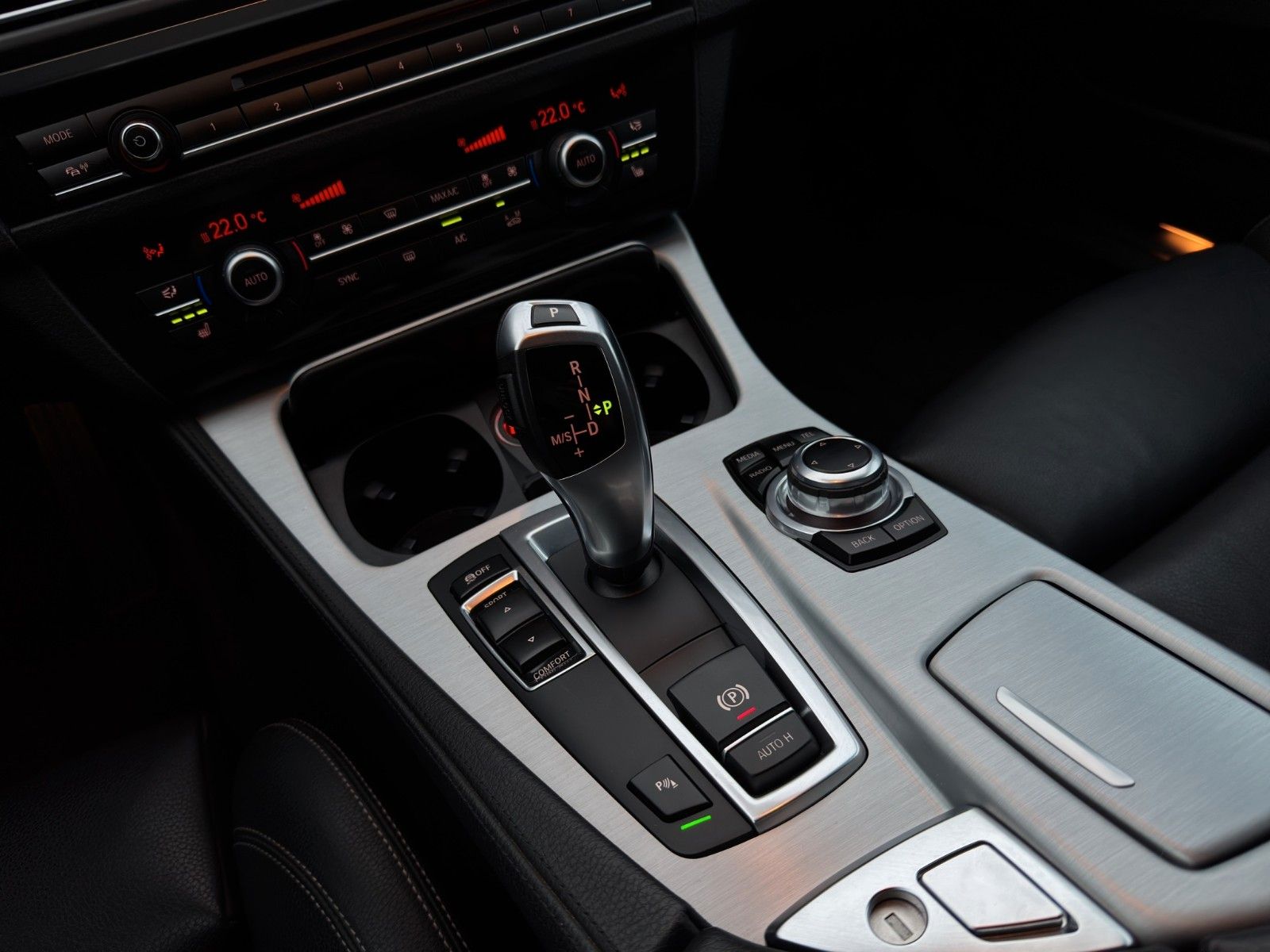 Fahrzeugabbildung BMW 520d Touring AHK/M-Paket/Head-Up/Bhz.Lenkrad/PDC