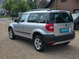 Skoda Yeti 1.2 TSI*Automatik*Sitzheizung*Klima*PDC* - silberne Skoda Yeti
