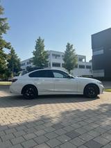 BMW 330e M Sport Automatik M Sport - BMW 330 in Karlsruhe
