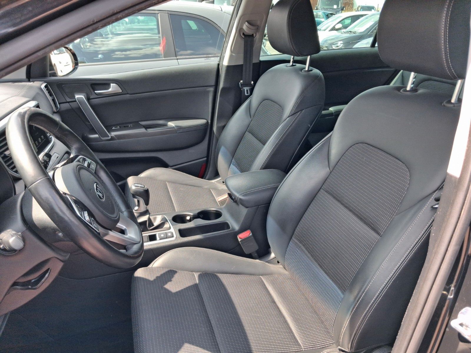 Fahrzeugabbildung Kia Sportage Spirit 2WD AHK JBL NAvi Sitzheizung