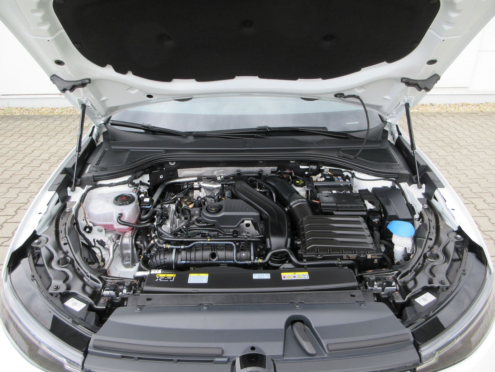 Passat Variant 1.5 eTSI DSG IQ.DRIVE/AHK/LED/NAV