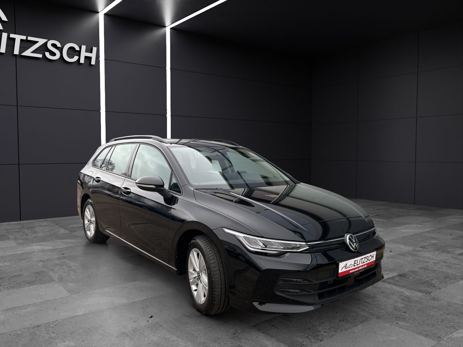 Fahrzeugabbildung Volkswagen Golf VIII Variant eTSI Life DSG LED Navi AID HUD