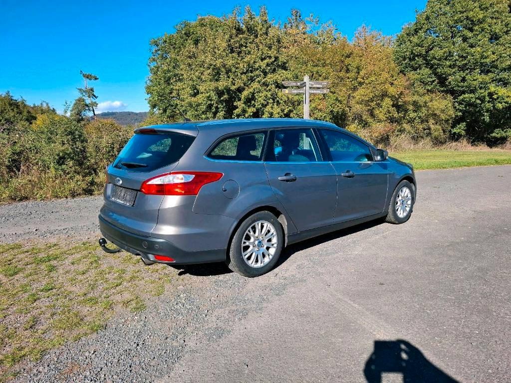 Ford Focus 2011 — photo 8