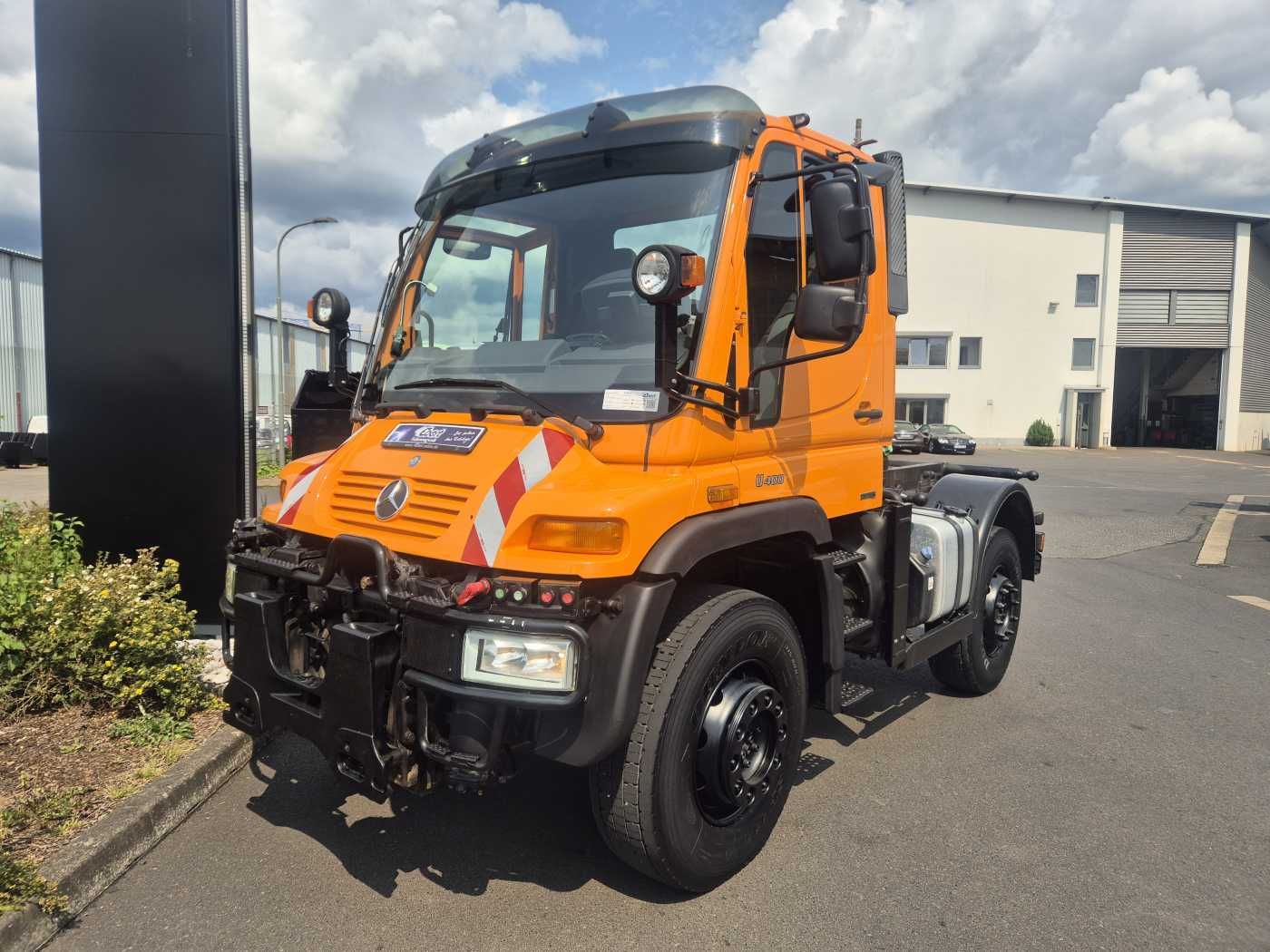Fahrzeugabbildung Mercedes-Benz Unimog U400 4x4 Vario Pilot Zapfwelle LOF