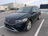 Volkswagen Tiguan Allspace 2.0 TSI 245PS AHK Allrad HUD uvm