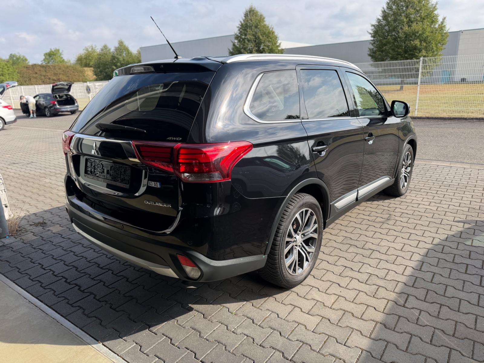 MITSUBISHI OUTLANDER - 2.2 - 150 CV  - 4WD - 7 PL - BVA