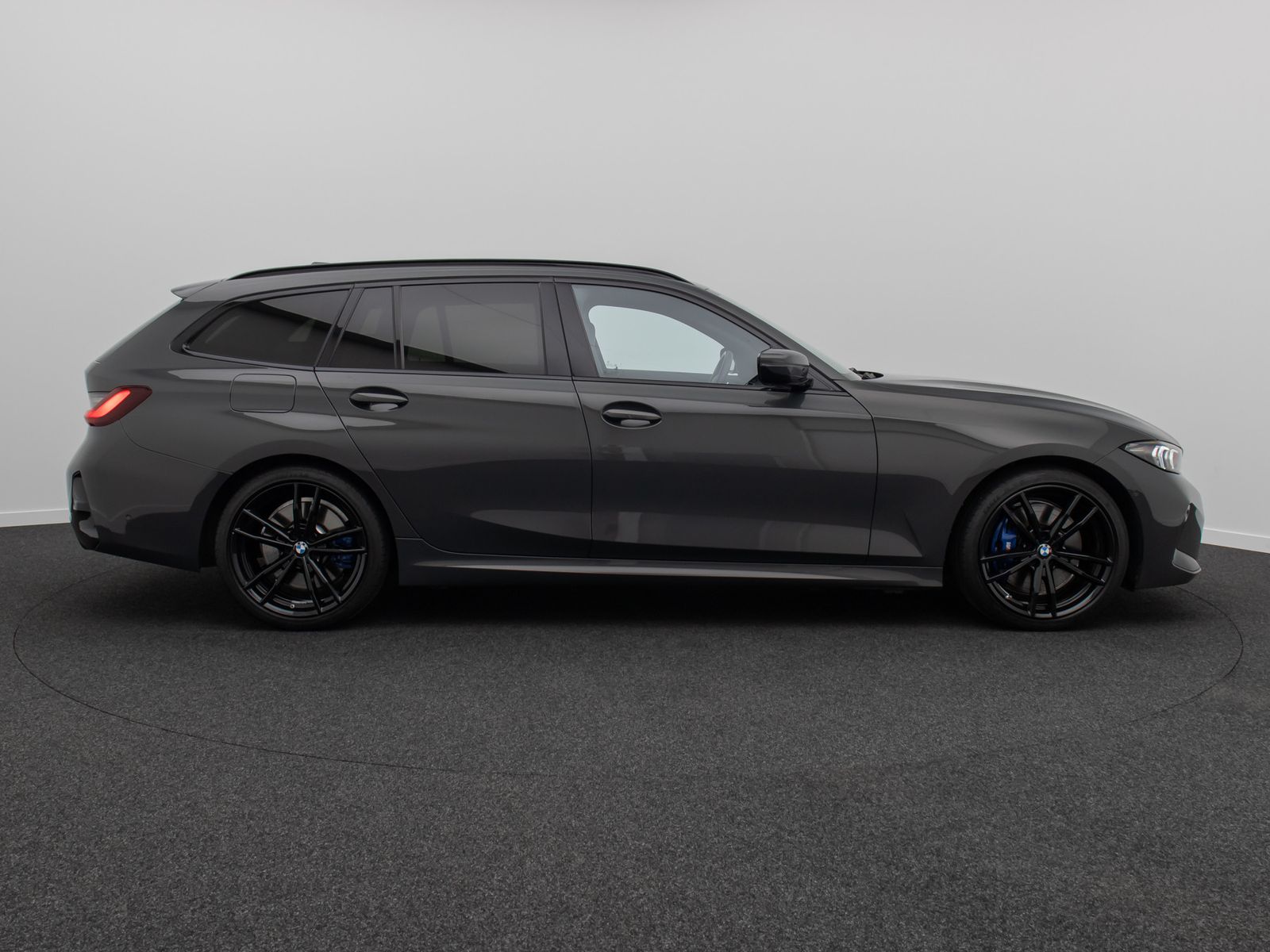 Fahrzeugabbildung BMW 330d xD M Sport Individual Kamera DAB HUD 19Zoll