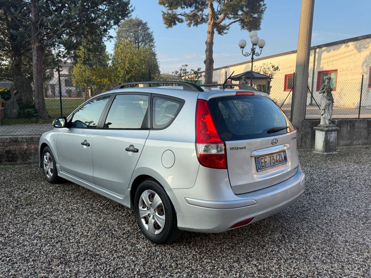 Hyundai i30 2011 — photo 8