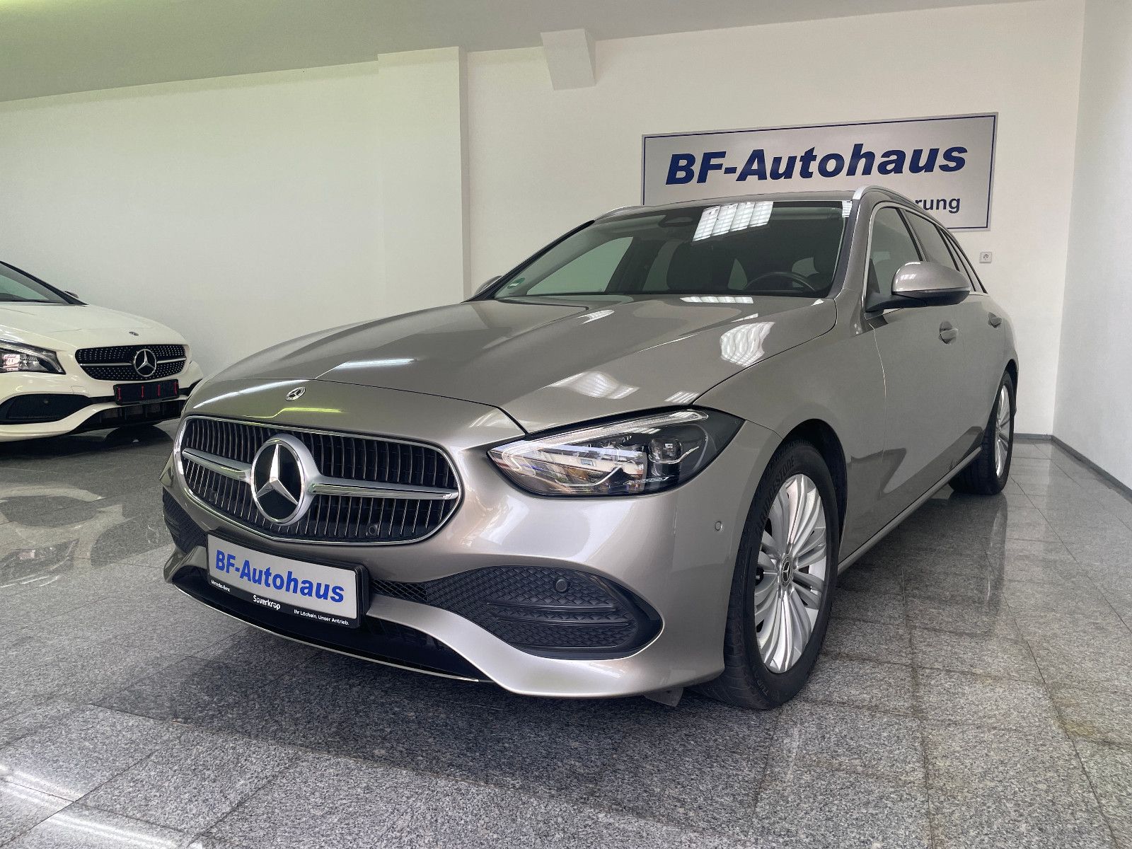 MERCEDES-BENZ C 180 T Avantgarde/ Automatik/ LED /Kamera/ AHK