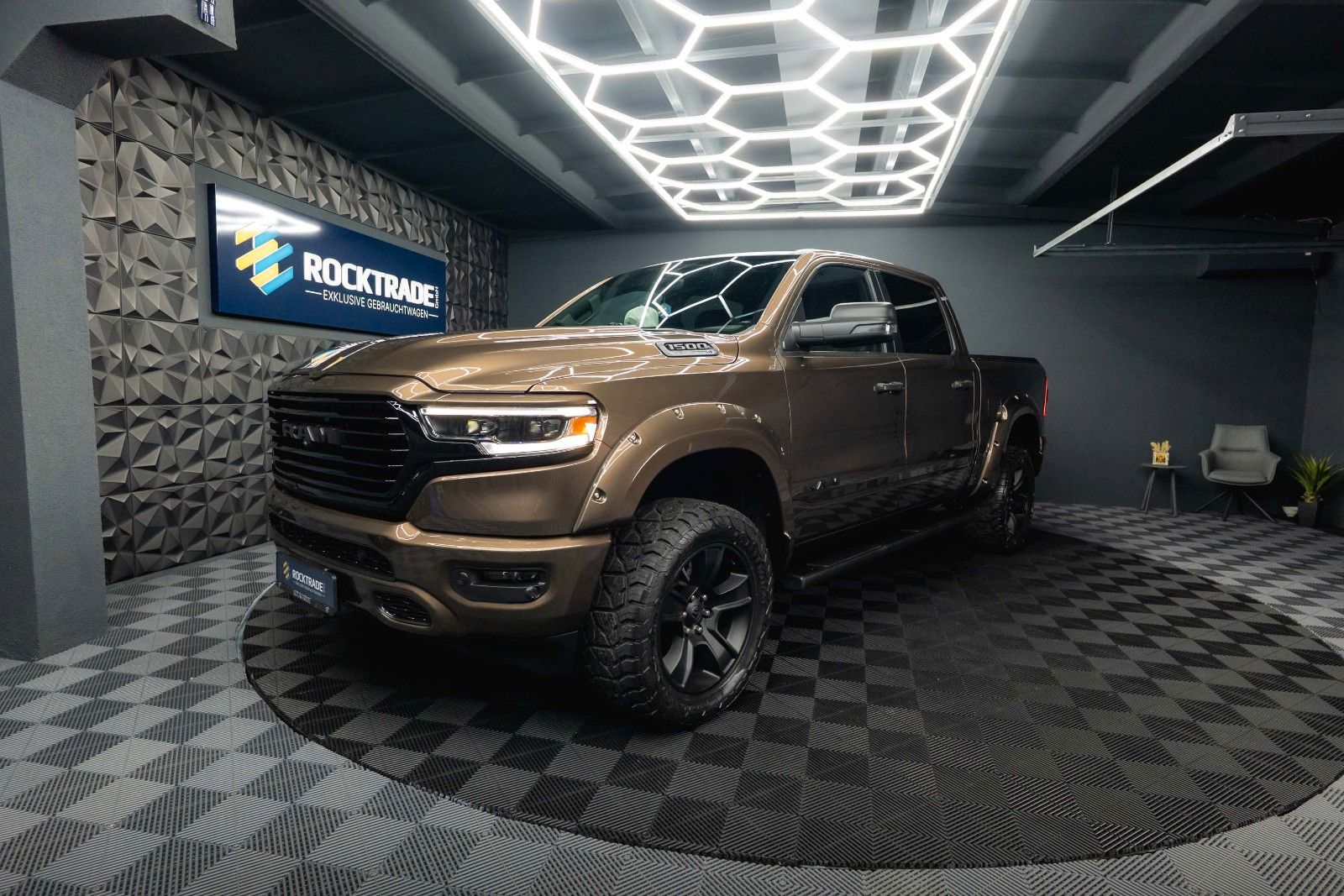 Fahrzeugabbildung Dodge RAM 5.7 V8 HEMI 4x4 OFFROAD Night Limited 19%