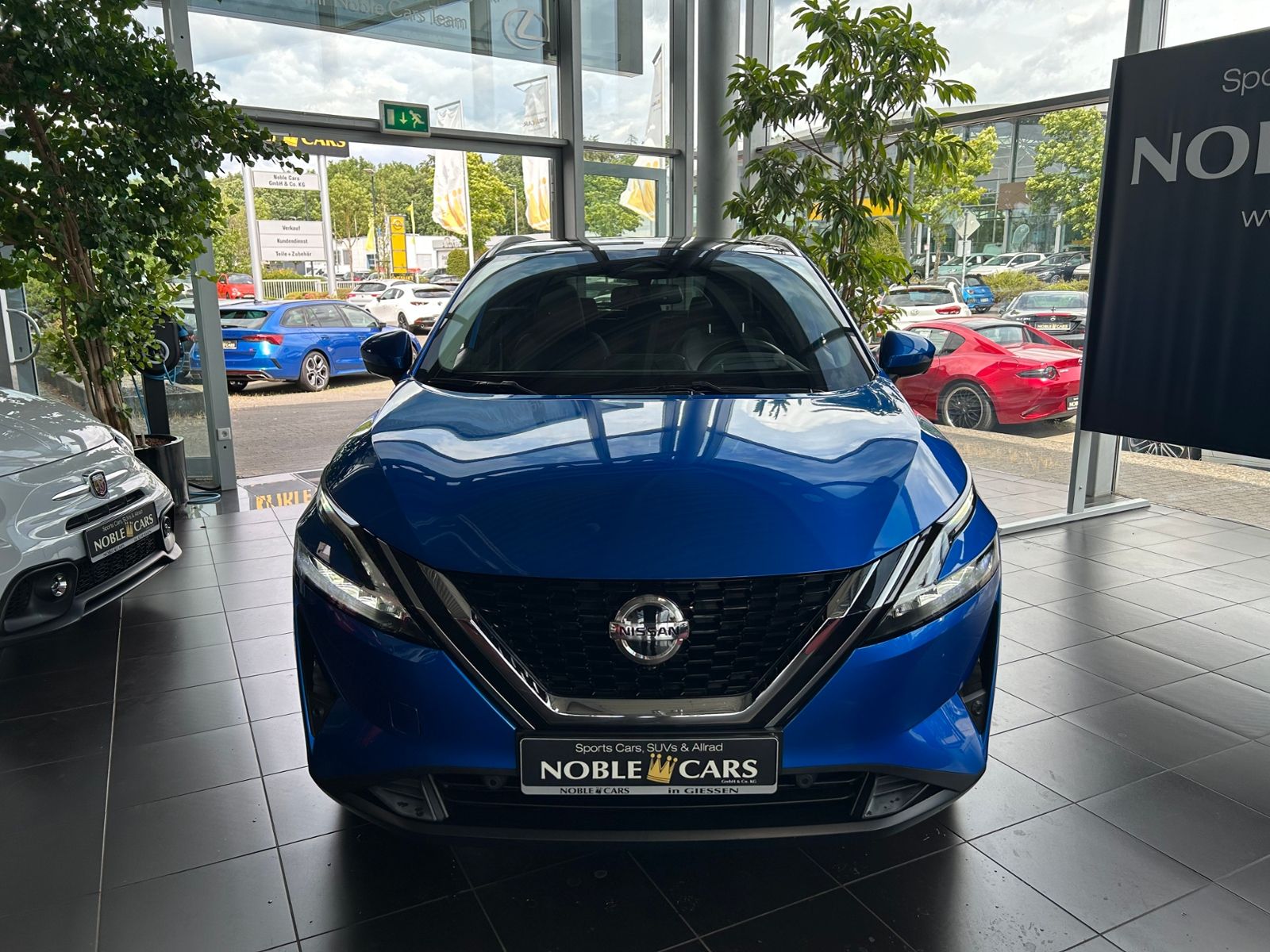 Fahrzeugabbildung Nissan Qashqai Premiere Edition PANO HUD 360° LED NAV