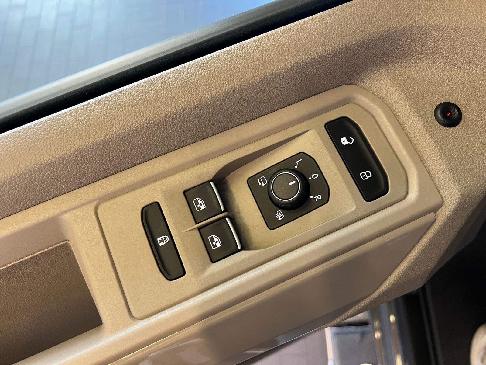 Fahrzeugabbildung Volkswagen T7 Multivan Style 2.0 TDI DSG *AHK, IQ.Light, Pa