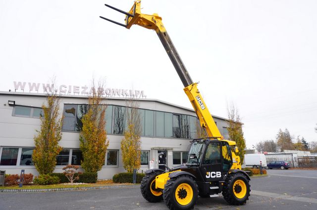 JCB 560-80 / 6 ton lifting capacity / power 146 HP