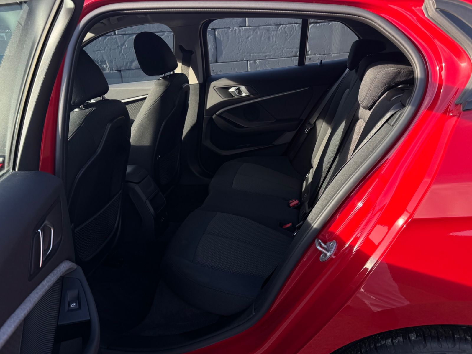 Fahrzeugabbildung BMW 118i F40 Advantage LCProf Navi Temp PDC LED DAB