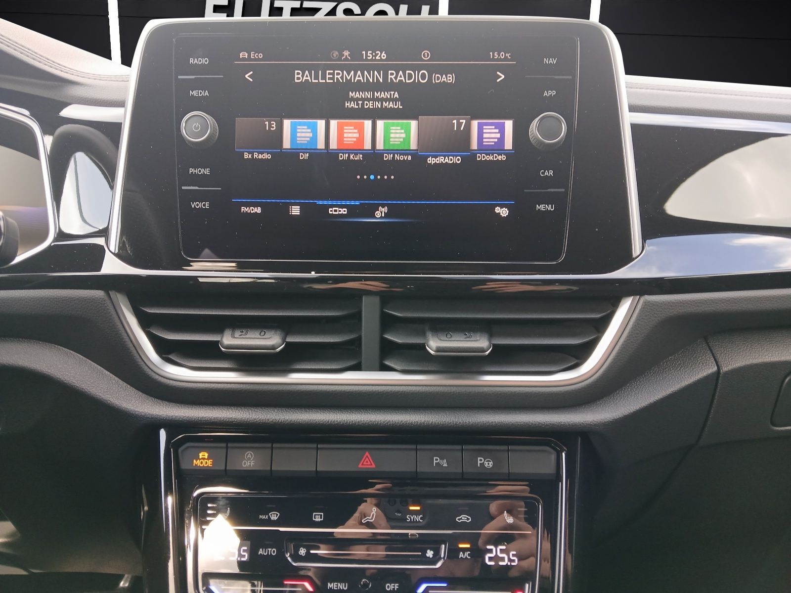 Fahrzeugabbildung Volkswagen T-Roc TDI R-Line DSG LED AHK Navi AID ACC Park-A