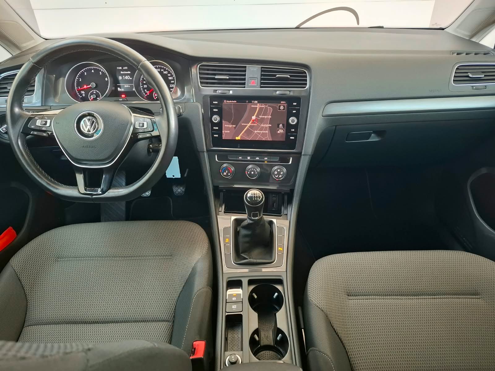 Fahrzeugabbildung Volkswagen Golf VII Var. Comf. 1,5 TSI + AHK+ACC+Navigation
