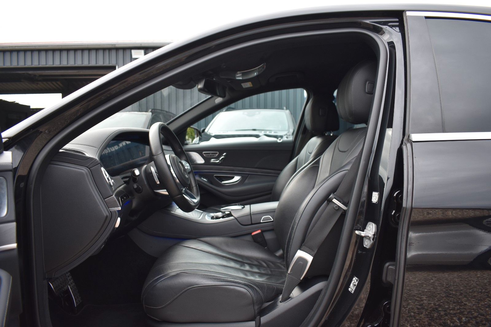 Fahrzeugabbildung Mercedes-Benz S 350 d 4Matic AMG Line Burmester Multib LED HUD