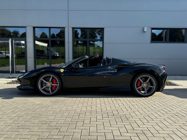 Ferrari F8 Spider-Carbon-Lift-JBL-Kamera-AFS-ADAS