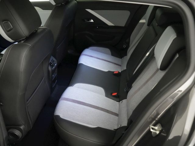 Astra L ST ELEGANCE CDTI AT+AHK+NAVI+LED LICHT+R