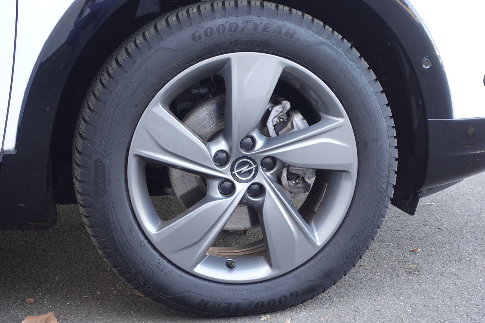 Fahrzeugabbildung Opel Grandland GS 1.2T AUTOMATIK,Matrix,Navi,Kamera