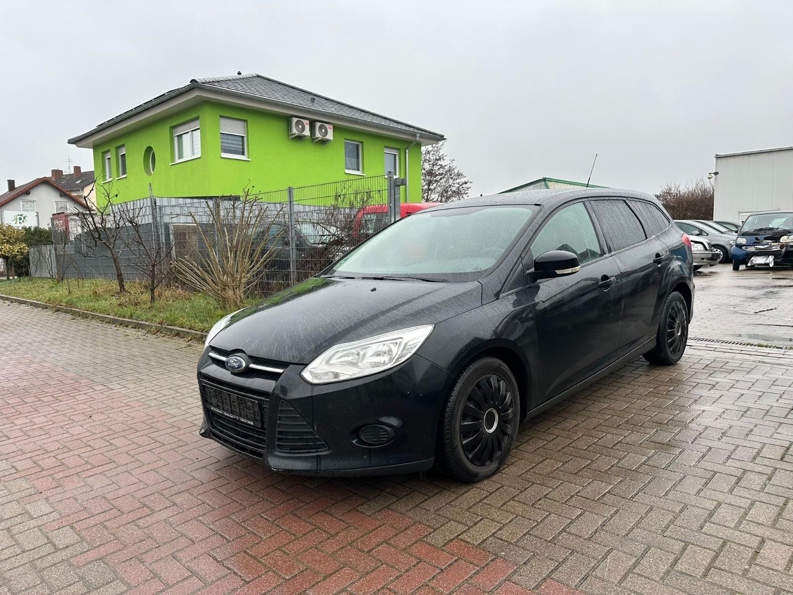 Ford Focus 2013 — rear view