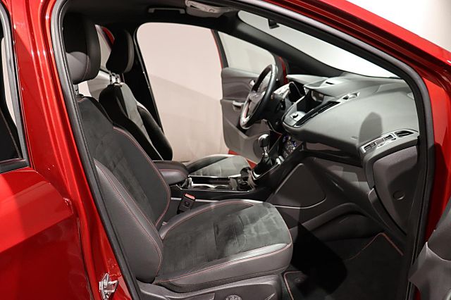 Kuga 1.5 EcoBoost ST-Line AHK SHZ KAMERA Tempoma