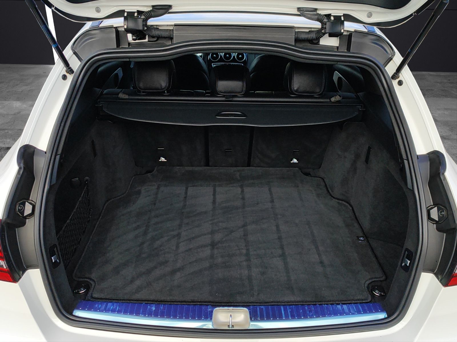 Fahrzeugabbildung Mercedes-Benz C 200 T*AMG-Line*Navi*Night-Paket*Keyless-Go*