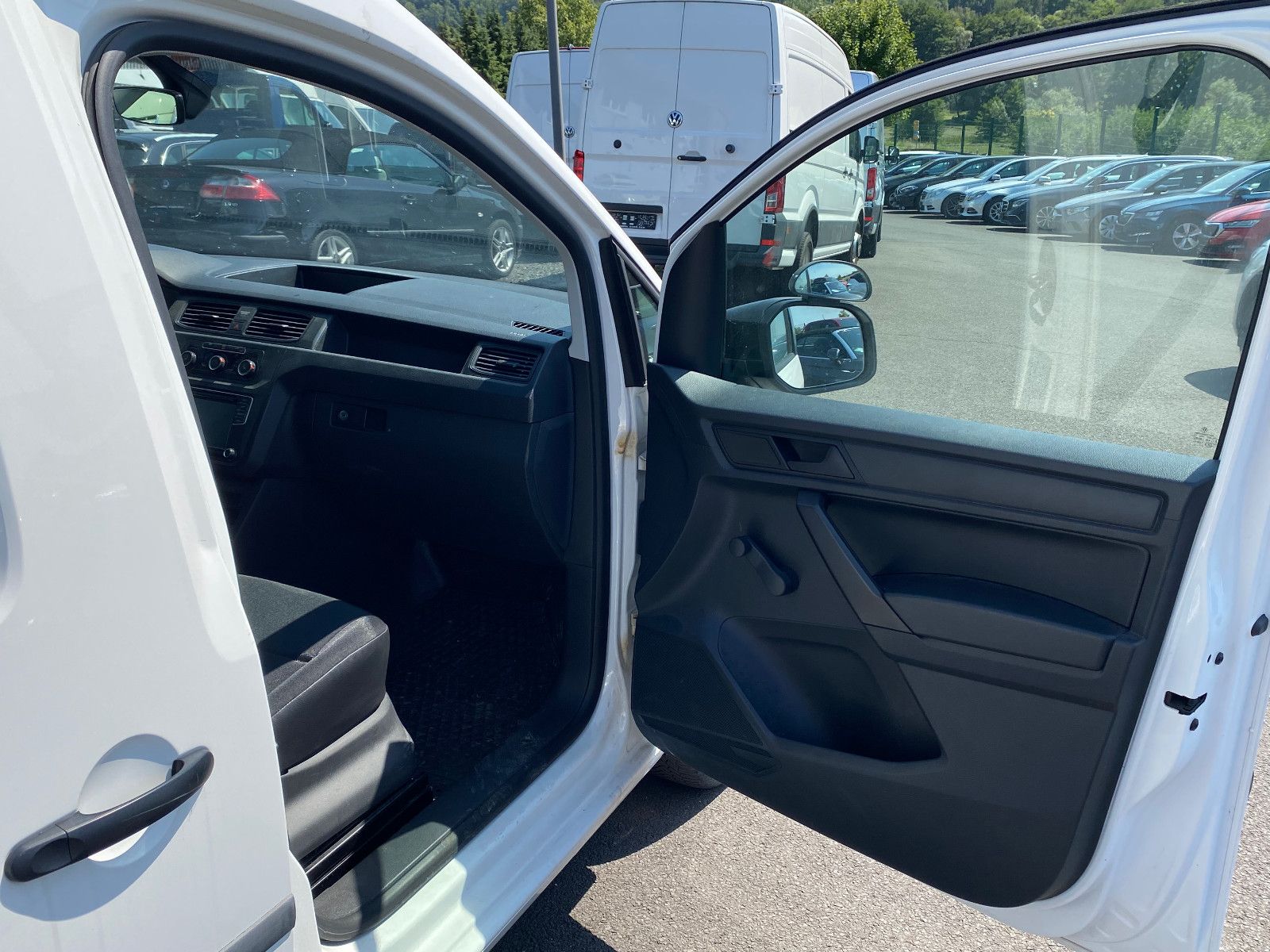 Fahrzeugabbildung Volkswagen Caddy Maxi ABTe Kasten Klima SHZ PDC Bi-Xenon