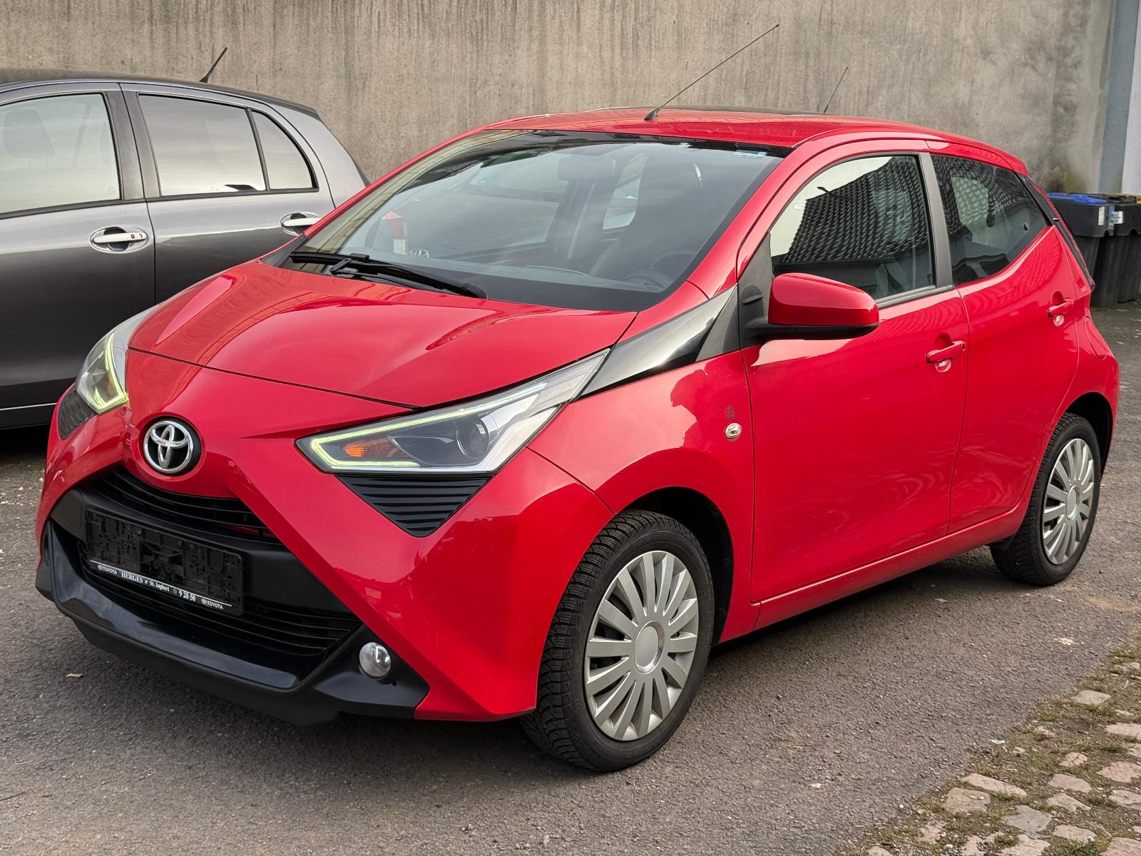 Toyota Aygo AYGO x-play club *Klima/CarPlay/Kamera*