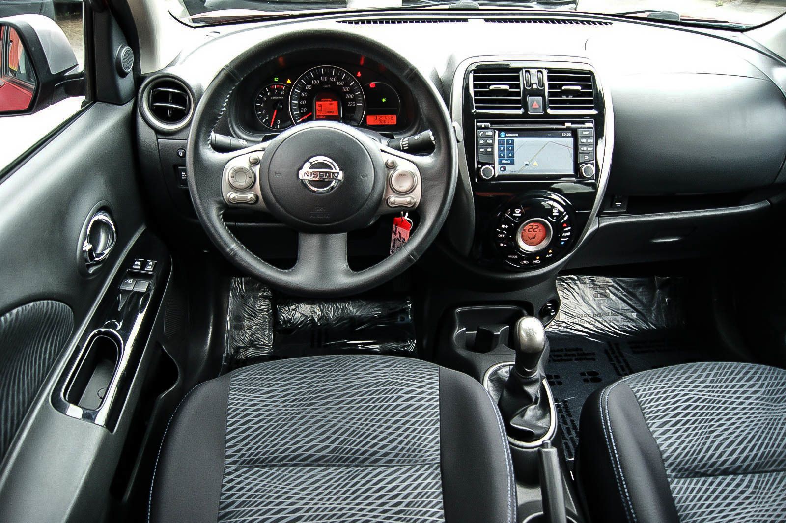 Fahrzeugabbildung Nissan Micra K13 N-Tec 1.2i NAVI SIHZG PDC TEMPOMAT BLT