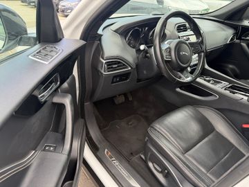 Jaguar F-Pace - 8