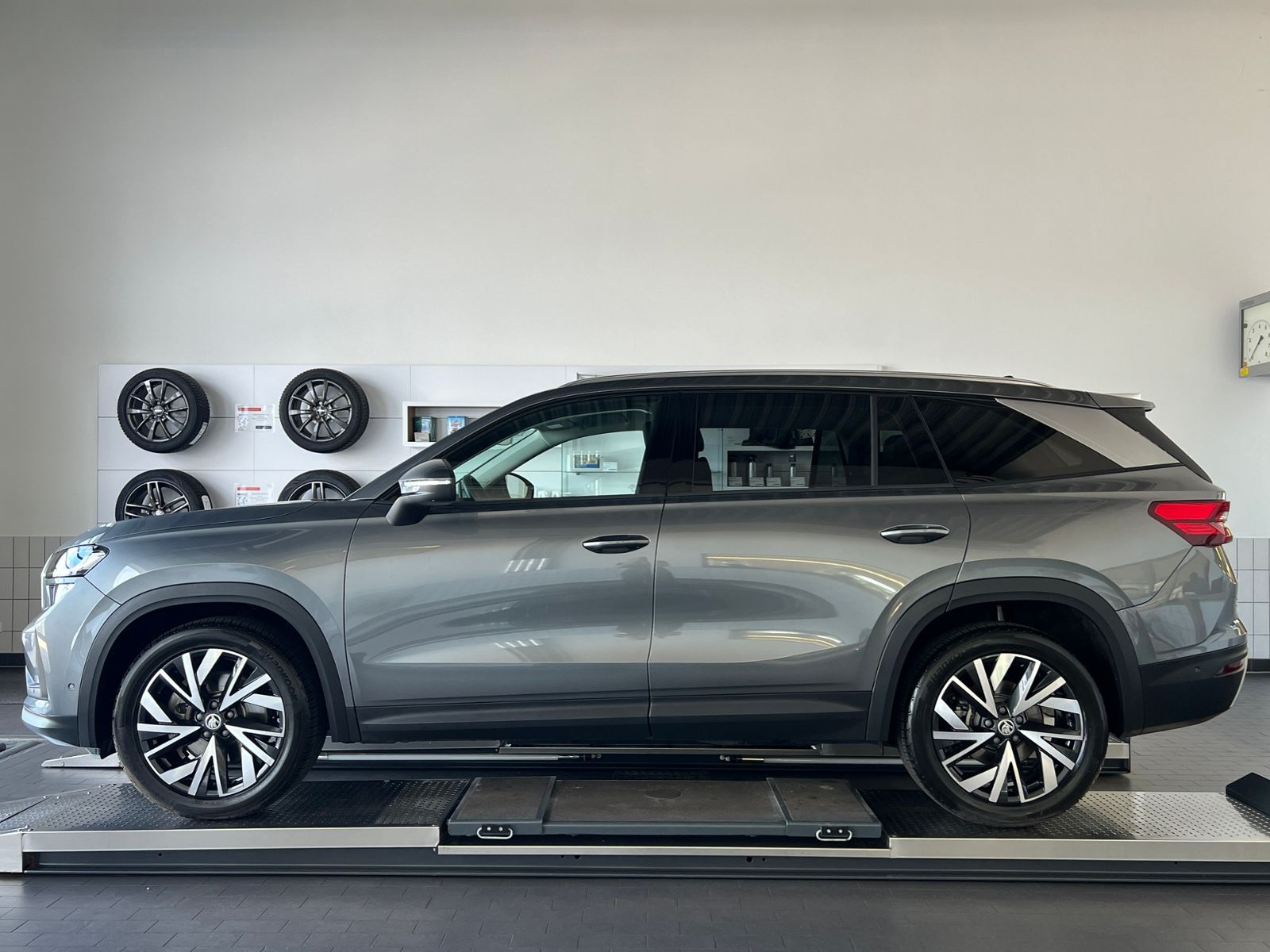 Fahrzeugabbildung SKODA Kodiaq Selection 2.0 TDI DSG 4x4 *7-Sitze, AHK,