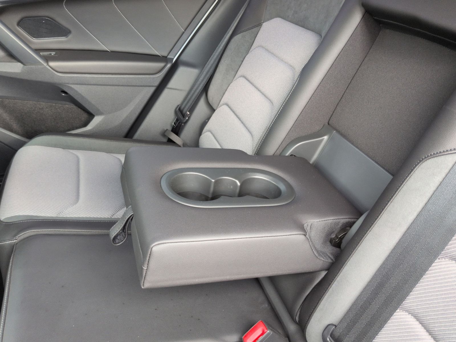 Tiguan 2.0 TSI DSG 4MOTION R-LINE NAVI+LED+SHZ