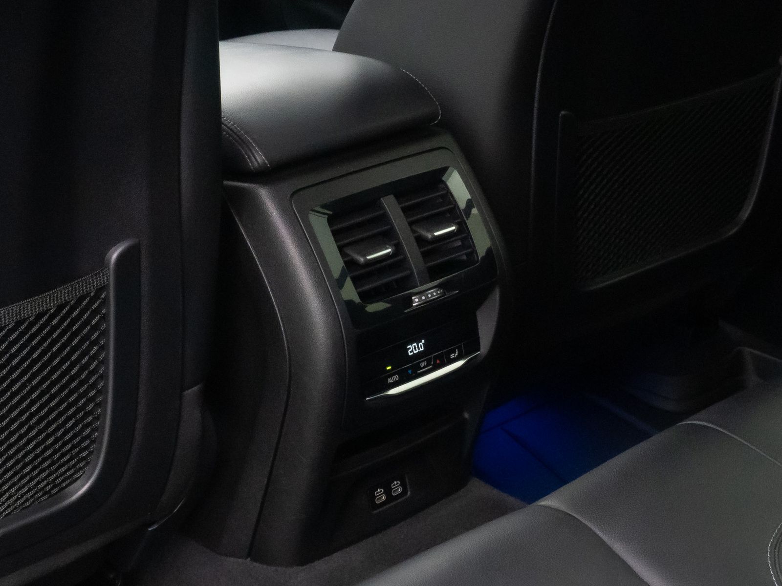 Fahrzeugabbildung BMW X3 xD20d Kamera HUD HiFi AHK Komfort Sport 19"