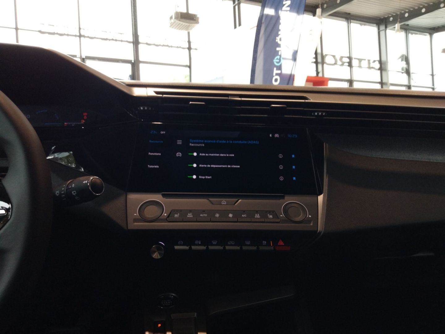 Fahrzeugabbildung Peugeot 308 ALLURE HYBRID 145 e-DSC6