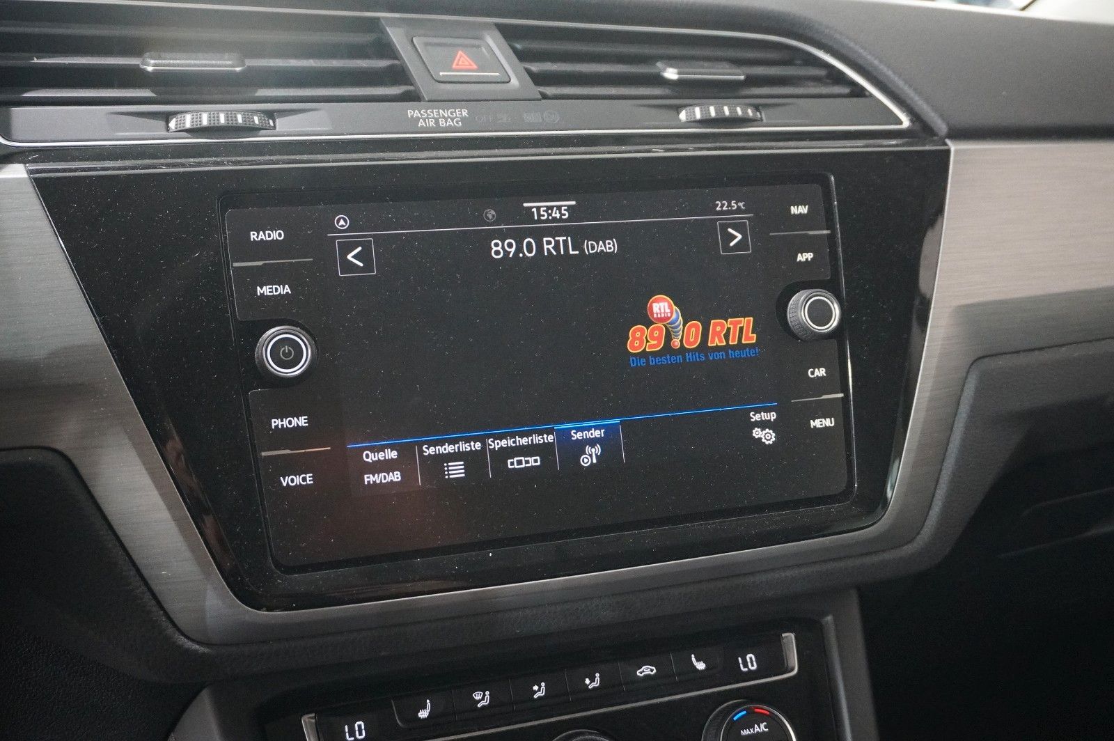 Fahrzeugabbildung Volkswagen Touran 1.5 TSI COMFORTL. DSG 7-SITZE NAVI/SH/DAB