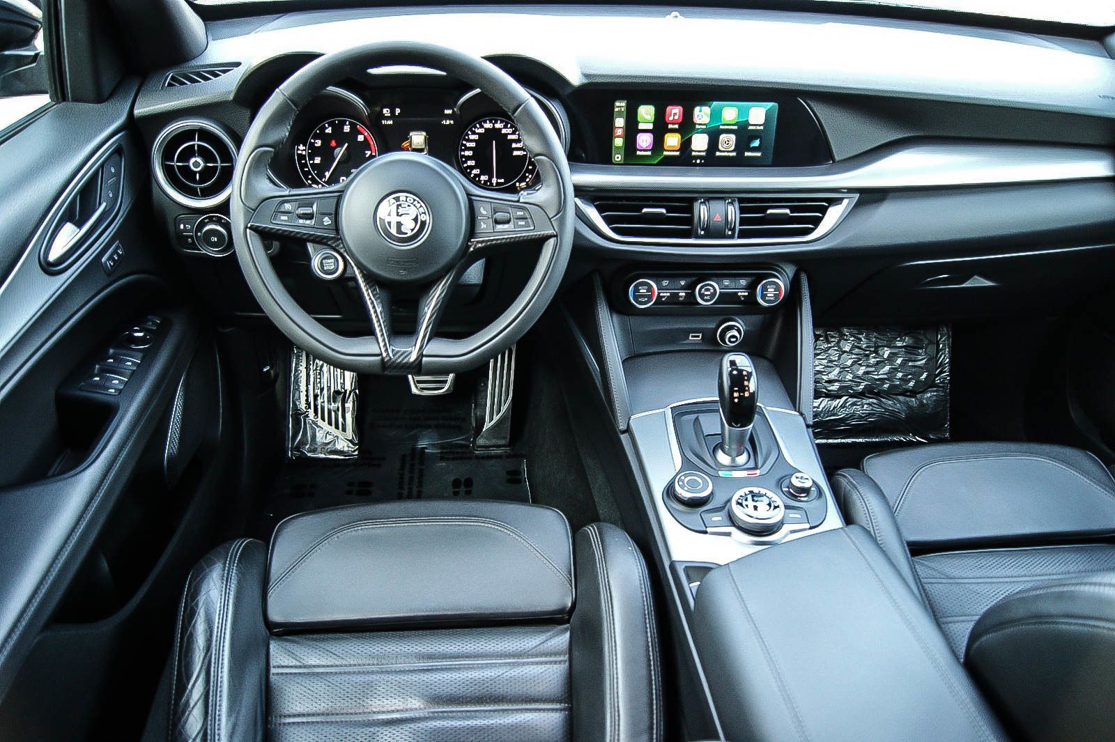 Fahrzeugabbildung Alfa Romeo Stelvio Super Q4 LUSSO SPORTPAKET LEDER WINTER