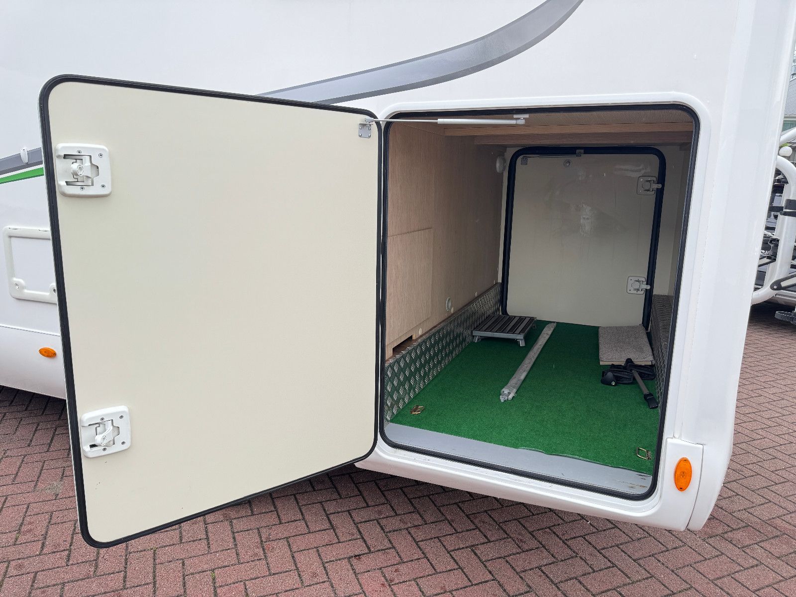 Fahrzeugabbildung Forster I 699 EB 4.4 TONNEN SOLAR LITHIUM WINTER PAKET
