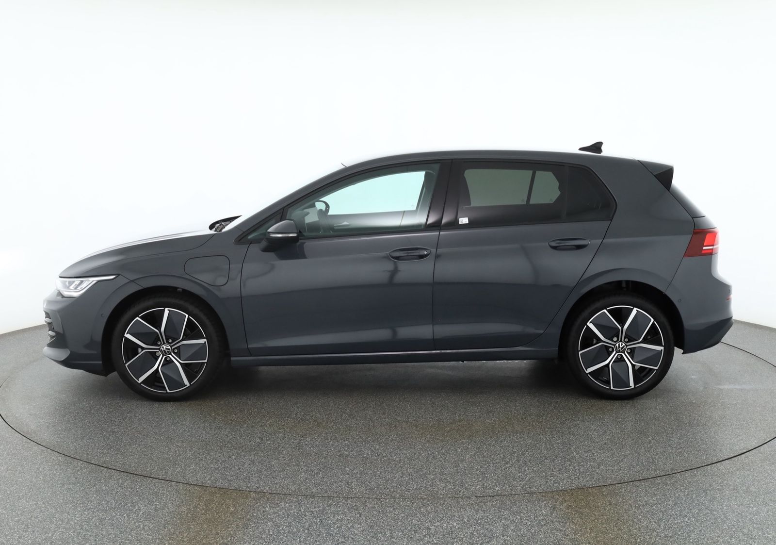 Volkswagen Golf VIII 1.5 eHybrid DSG LED ACC Kamera imagem 2