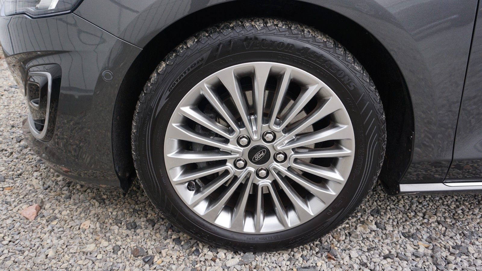 Fahrzeugabbildung Ford Focus Turnier Vignale, Kamera, Pano, Leder, LED