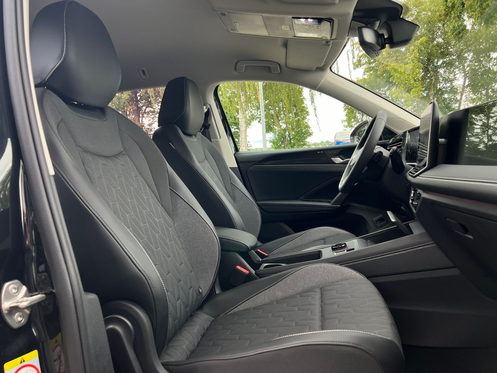 Fahrzeugabbildung Volkswagen Tiguan  ENERGY 2.0 TDI DSG *AHK, Navi, Ganzjahre