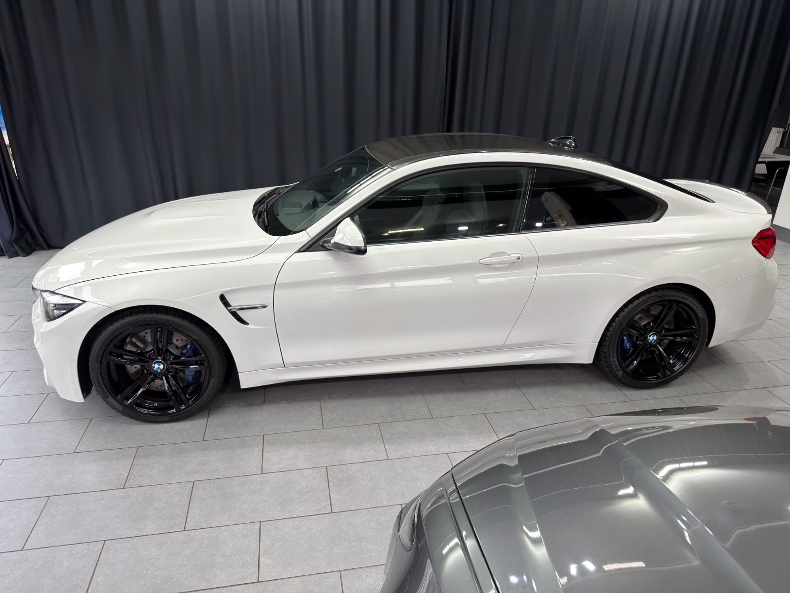 Fahrzeugabbildung BMW M4 Coupe DKG|NAVI|DEUTSCHES FAHRZEUG|LCI